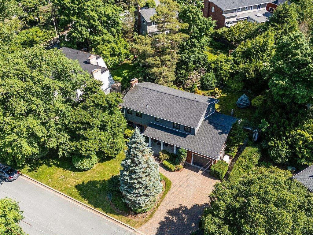 












523 Francklyn Street

,
Halifax,




NS
B3H 3B2

