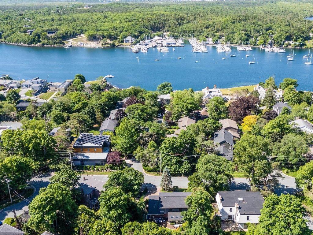 












523 Francklyn Street

,
Halifax,




NS
B3H 3B2

