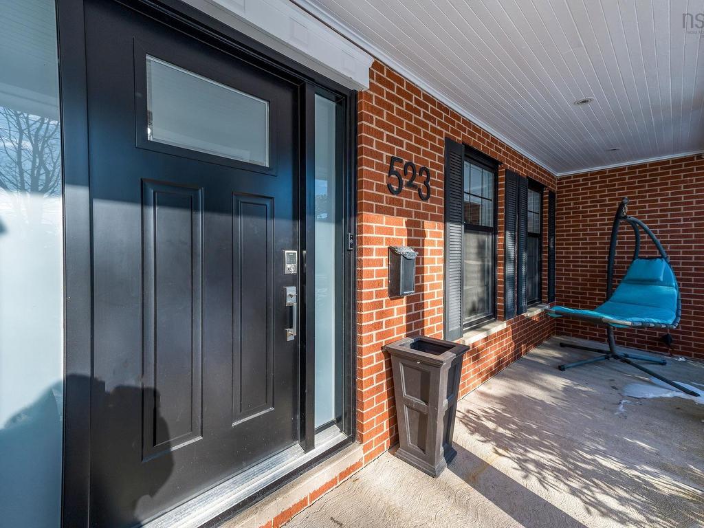 












523 Francklyn Street

,
Halifax,




NS
B3H 3B2

