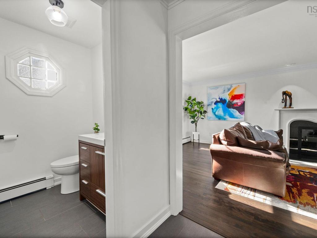 












523 Francklyn Street

,
Halifax,




NS
B3H 3B2

