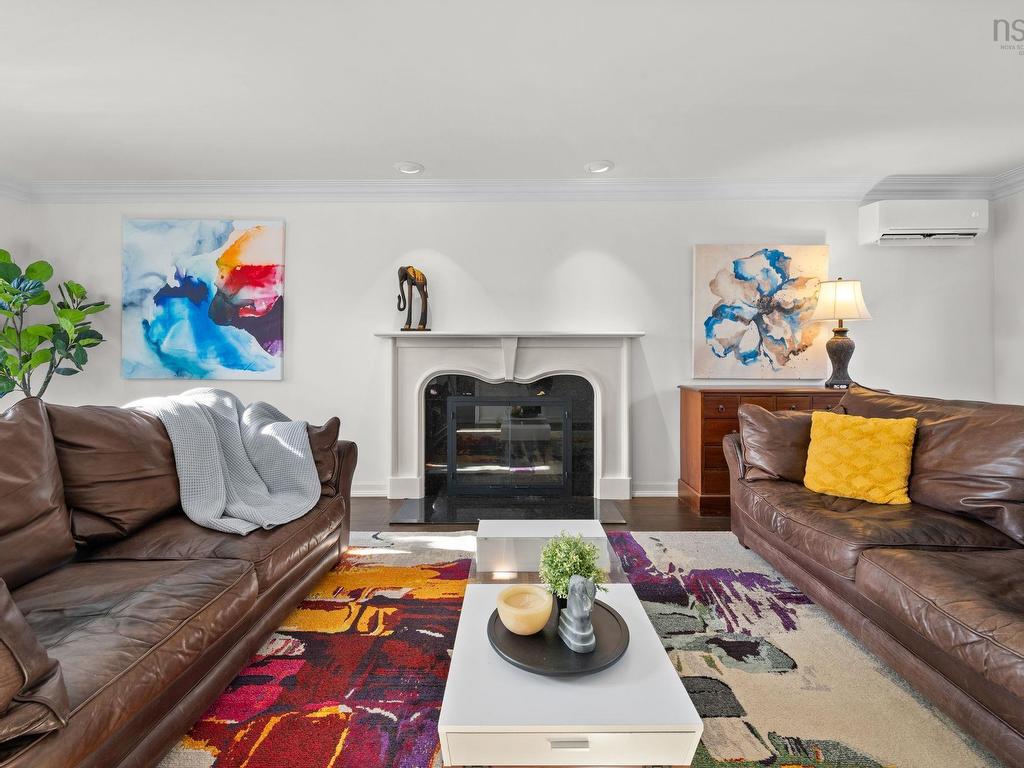 












523 Francklyn Street

,
Halifax,




NS
B3H 3B2

