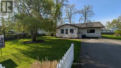 SWEET 2 BEDROOM BUNGALOW EXTRA LARGE DRIVEWAY
