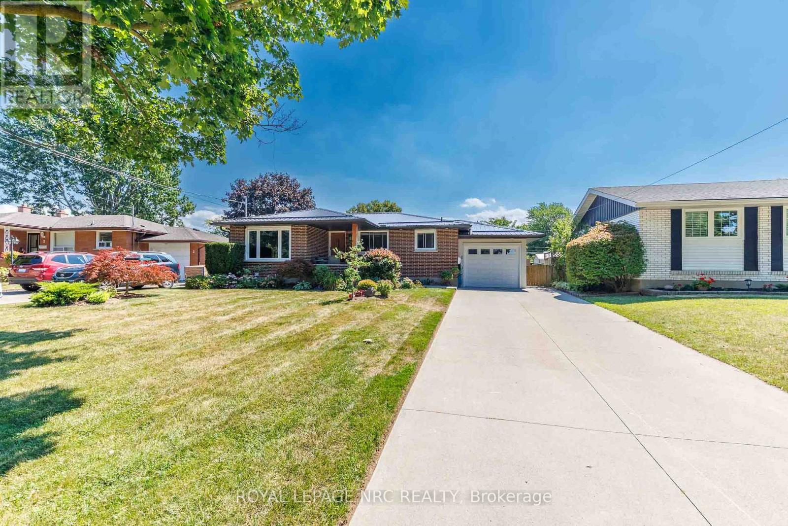 












6 CROYDON DRIVE

,
St. Catharines (Lakeshore),




Ontario
L2M1J2

