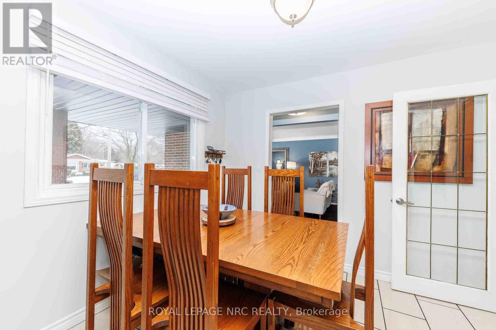 












6 CROYDON DRIVE

,
St. Catharines (Lakeshore),




Ontario
L2M1J2

