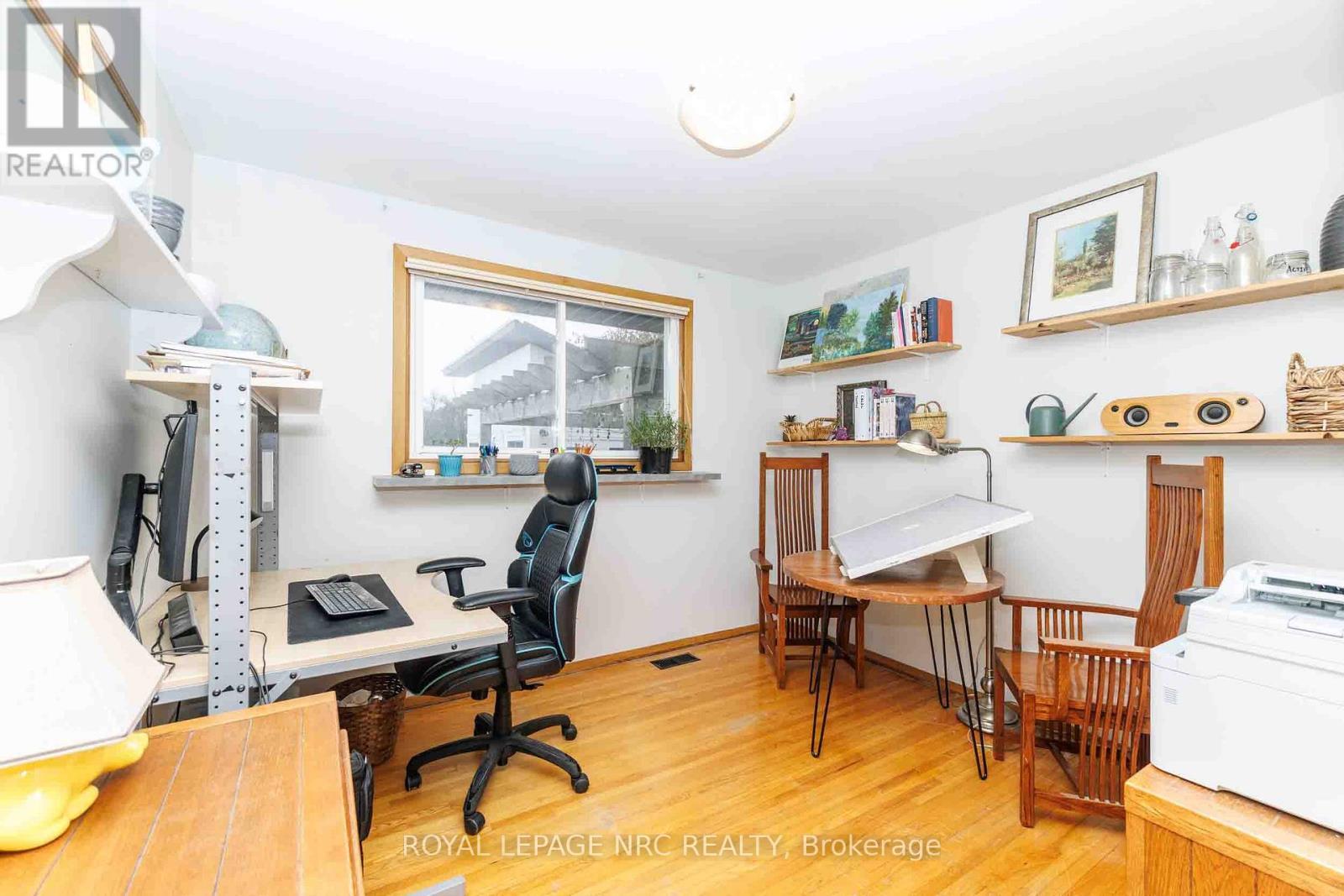 












6 CROYDON DRIVE

,
St. Catharines (Lakeshore),




Ontario
L2M1J2

