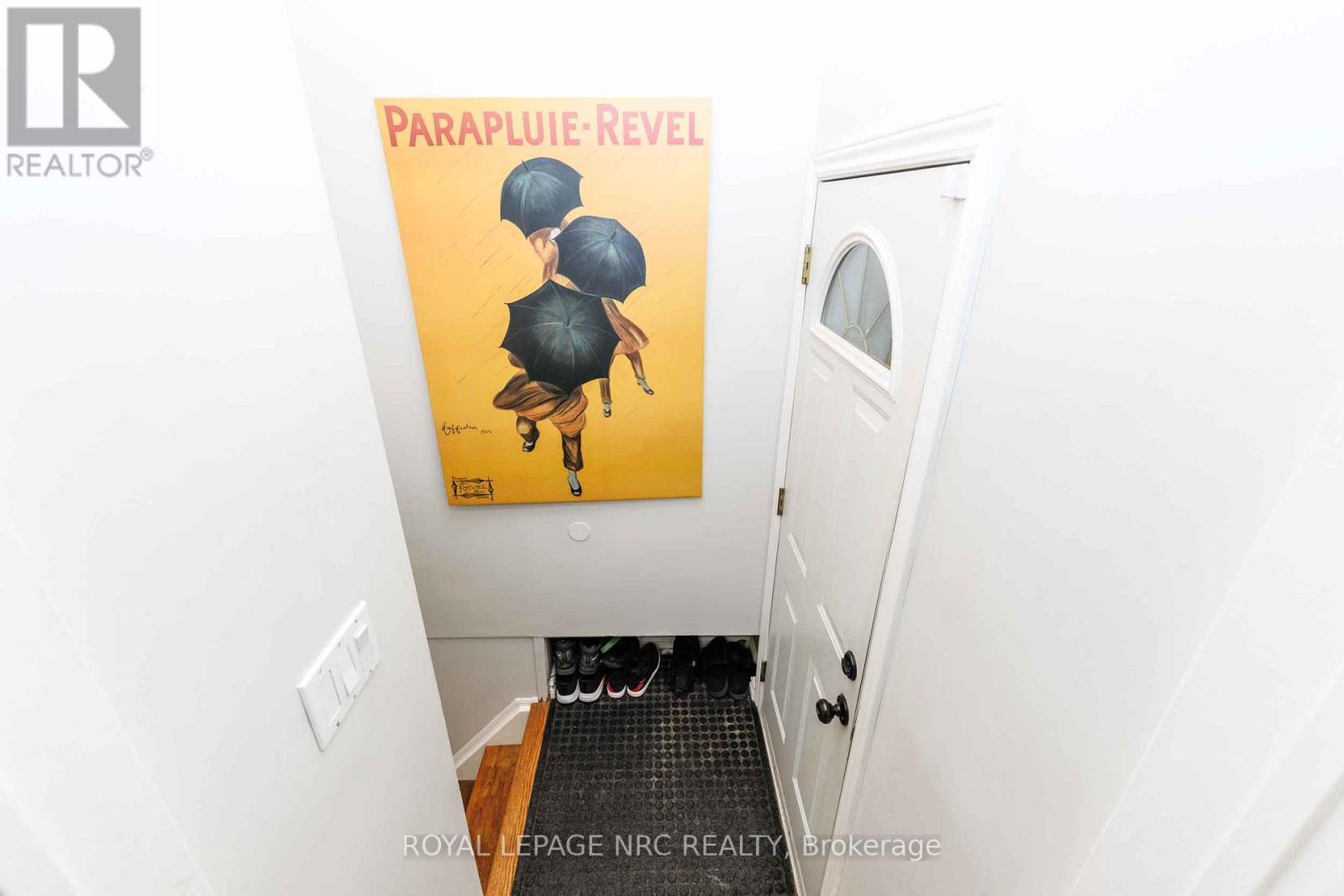 












6 CROYDON DRIVE

,
St. Catharines (Lakeshore),




Ontario
L2M1J2

