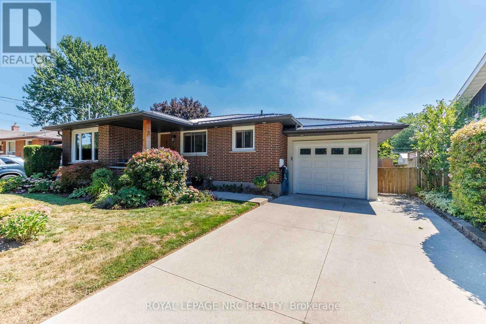 












6 CROYDON DRIVE

,
St. Catharines (Lakeshore),




Ontario
L2M1J2


