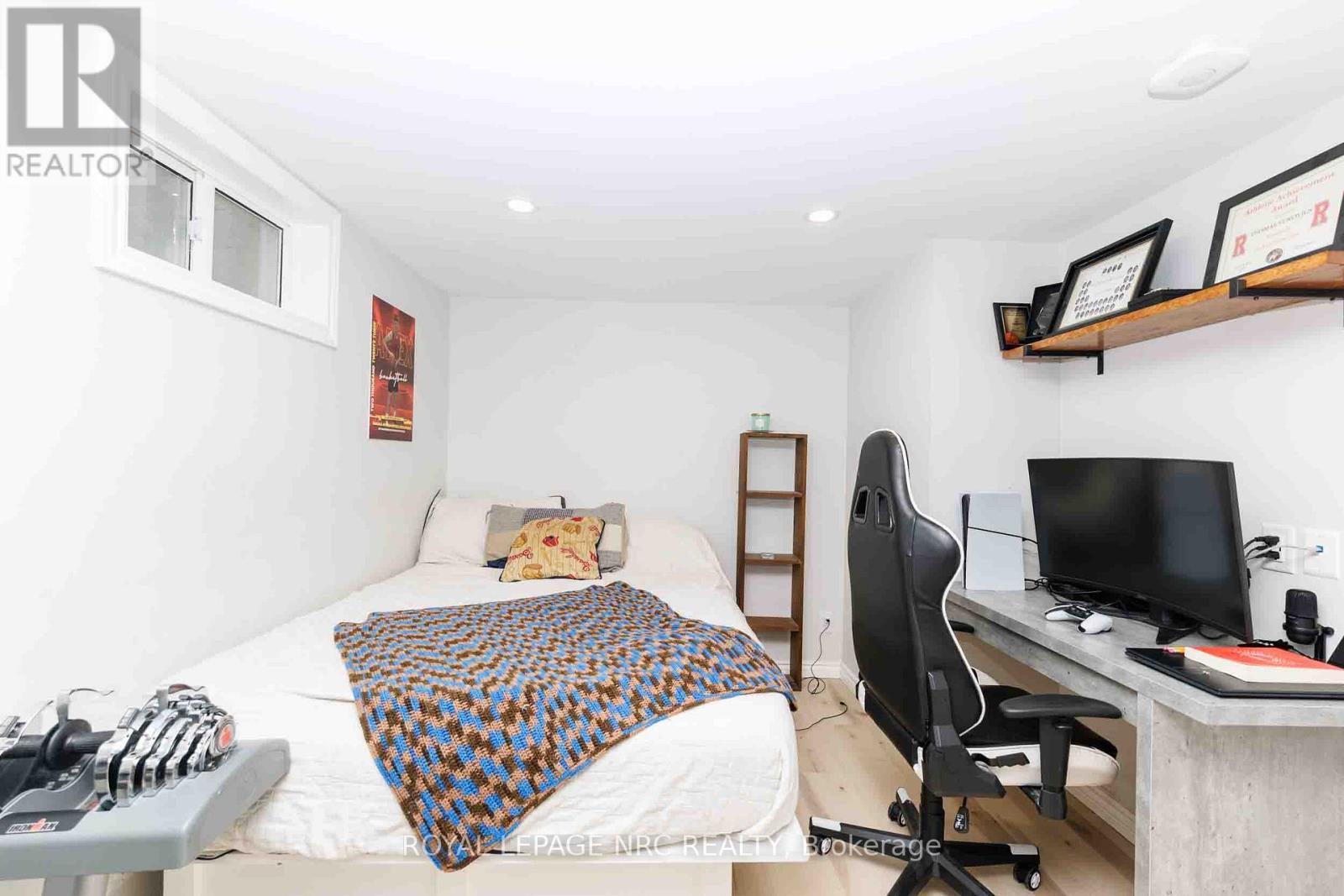 












6 CROYDON DRIVE

,
St. Catharines (Lakeshore),




Ontario
L2M1J2

