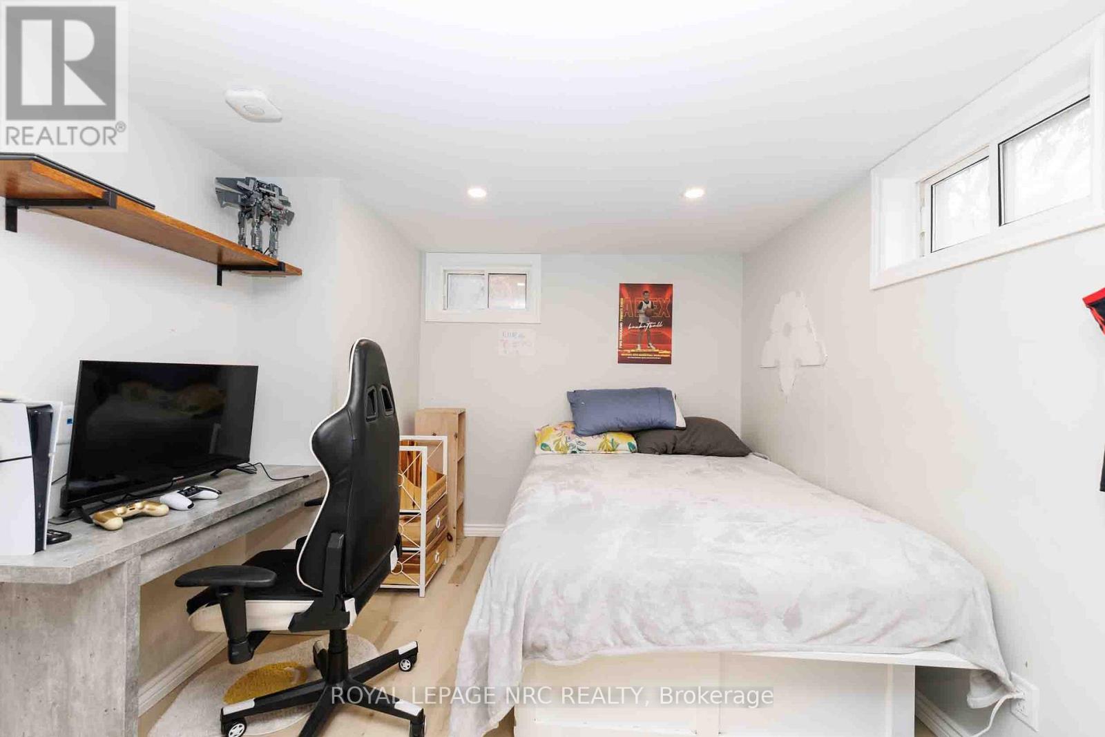 












6 CROYDON DRIVE

,
St. Catharines (Lakeshore),




Ontario
L2M1J2

