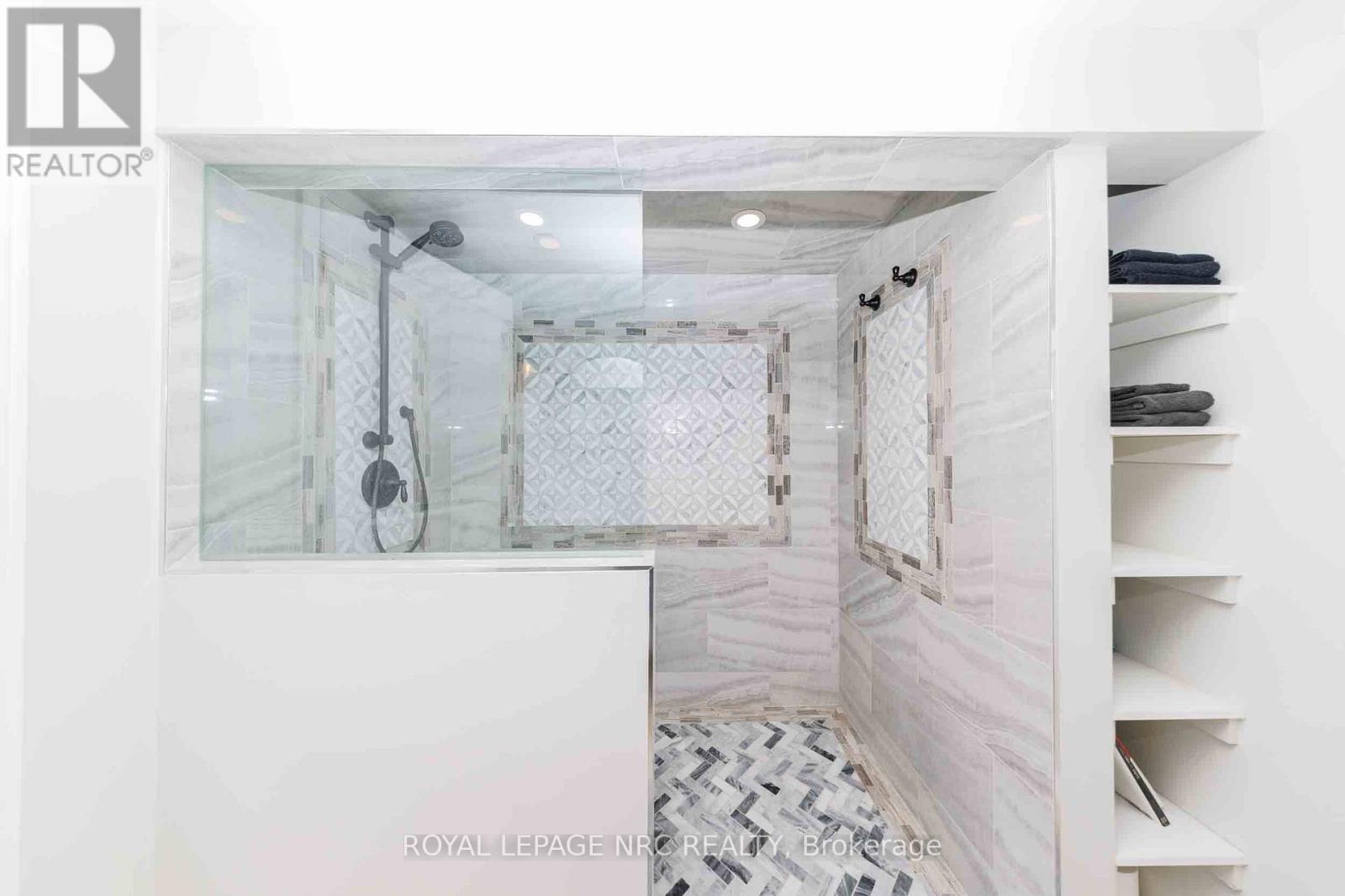 












6 CROYDON DRIVE

,
St. Catharines (Lakeshore),




Ontario
L2M1J2

