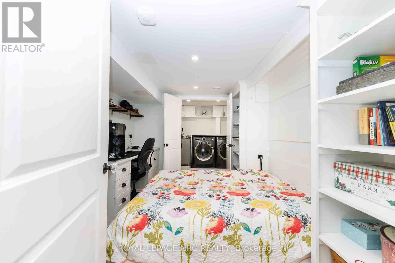 












6 CROYDON DRIVE

,
St. Catharines (Lakeshore),




Ontario
L2M1J2

