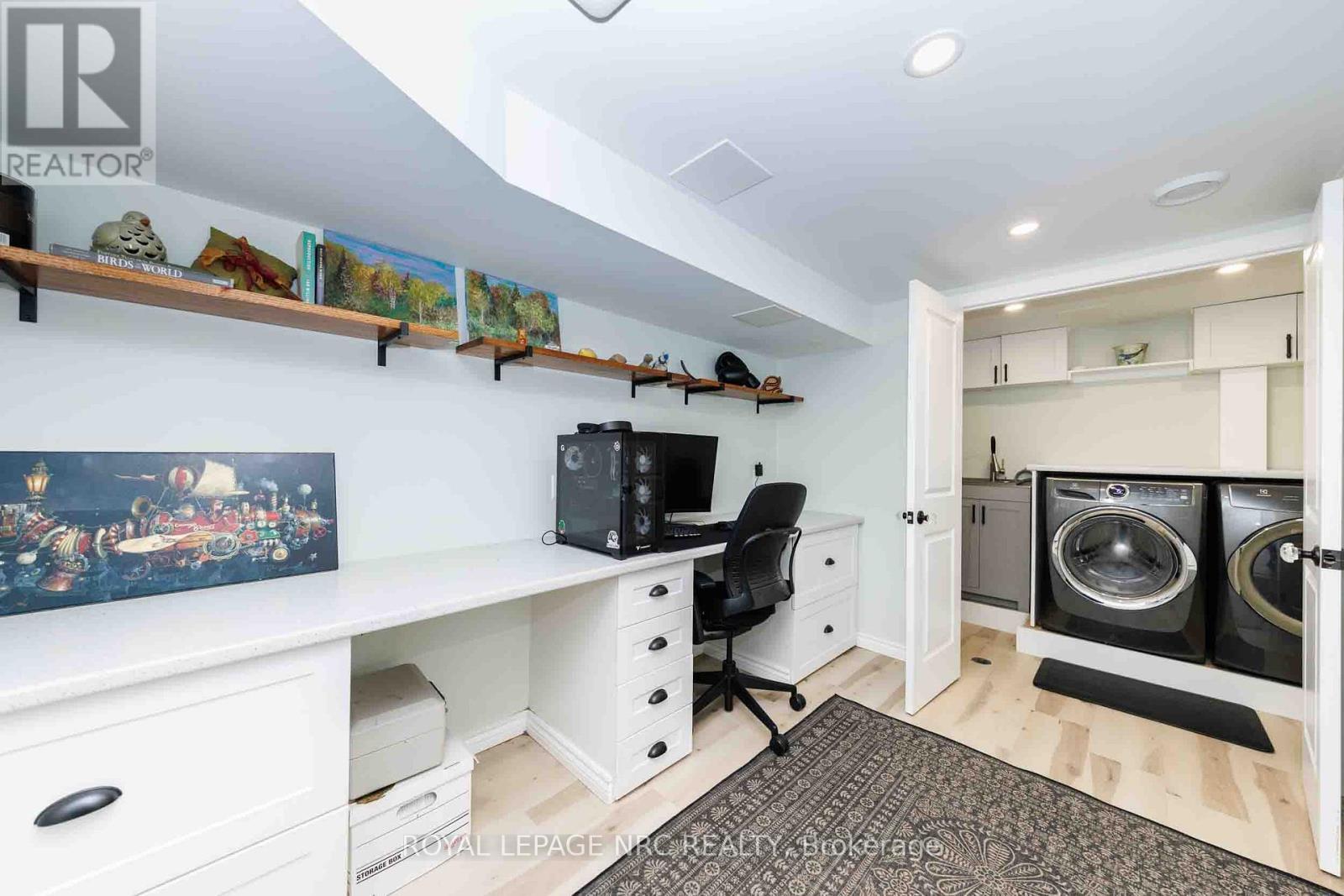 












6 CROYDON DRIVE

,
St. Catharines (Lakeshore),




Ontario
L2M1J2

