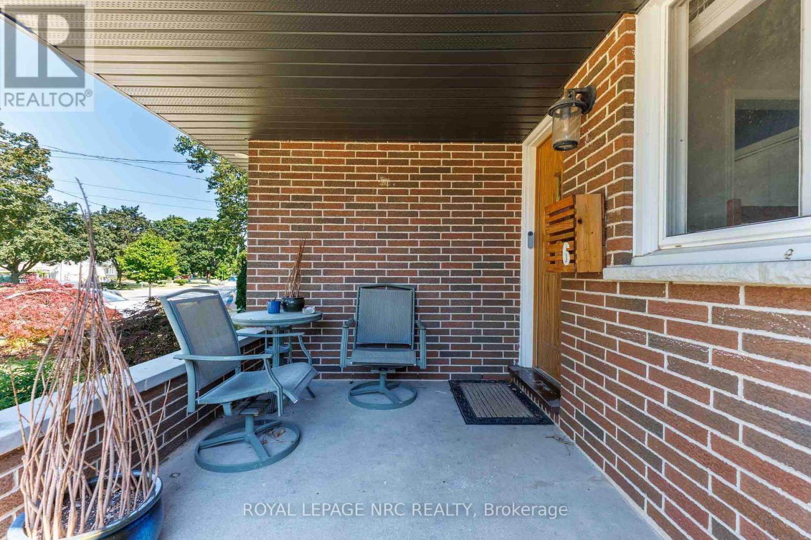 












6 CROYDON DRIVE

,
St. Catharines (Lakeshore),




Ontario
L2M1J2

