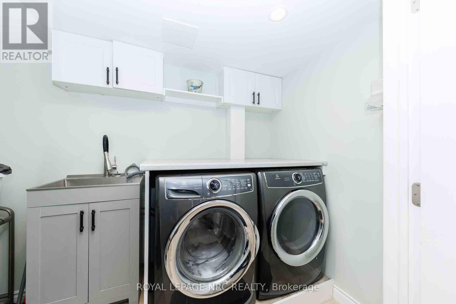 












6 CROYDON DRIVE

,
St. Catharines (Lakeshore),




Ontario
L2M1J2

