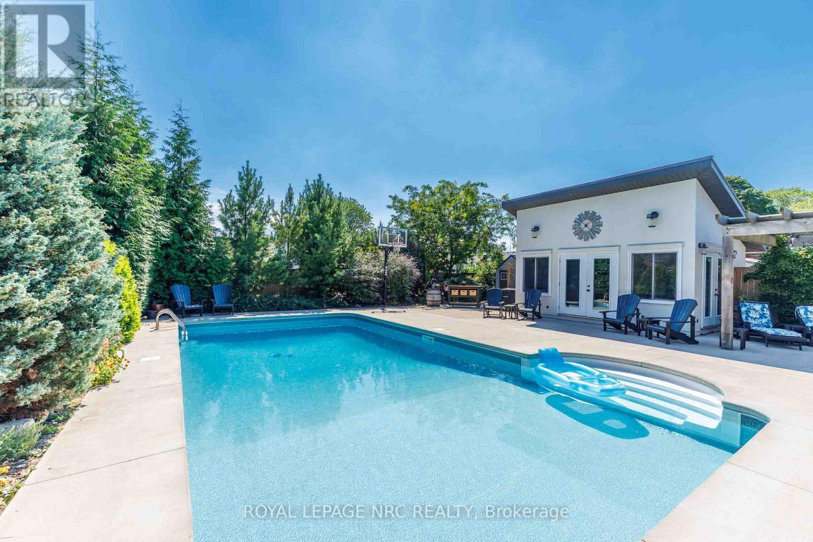 












6 CROYDON DRIVE

,
St. Catharines (Lakeshore),




Ontario
L2M1J2

