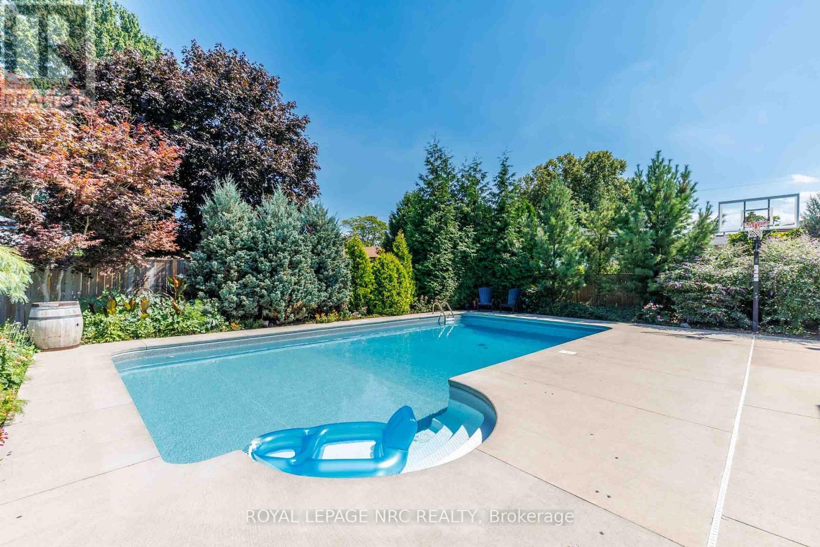 












6 CROYDON DRIVE

,
St. Catharines (Lakeshore),




Ontario
L2M1J2

