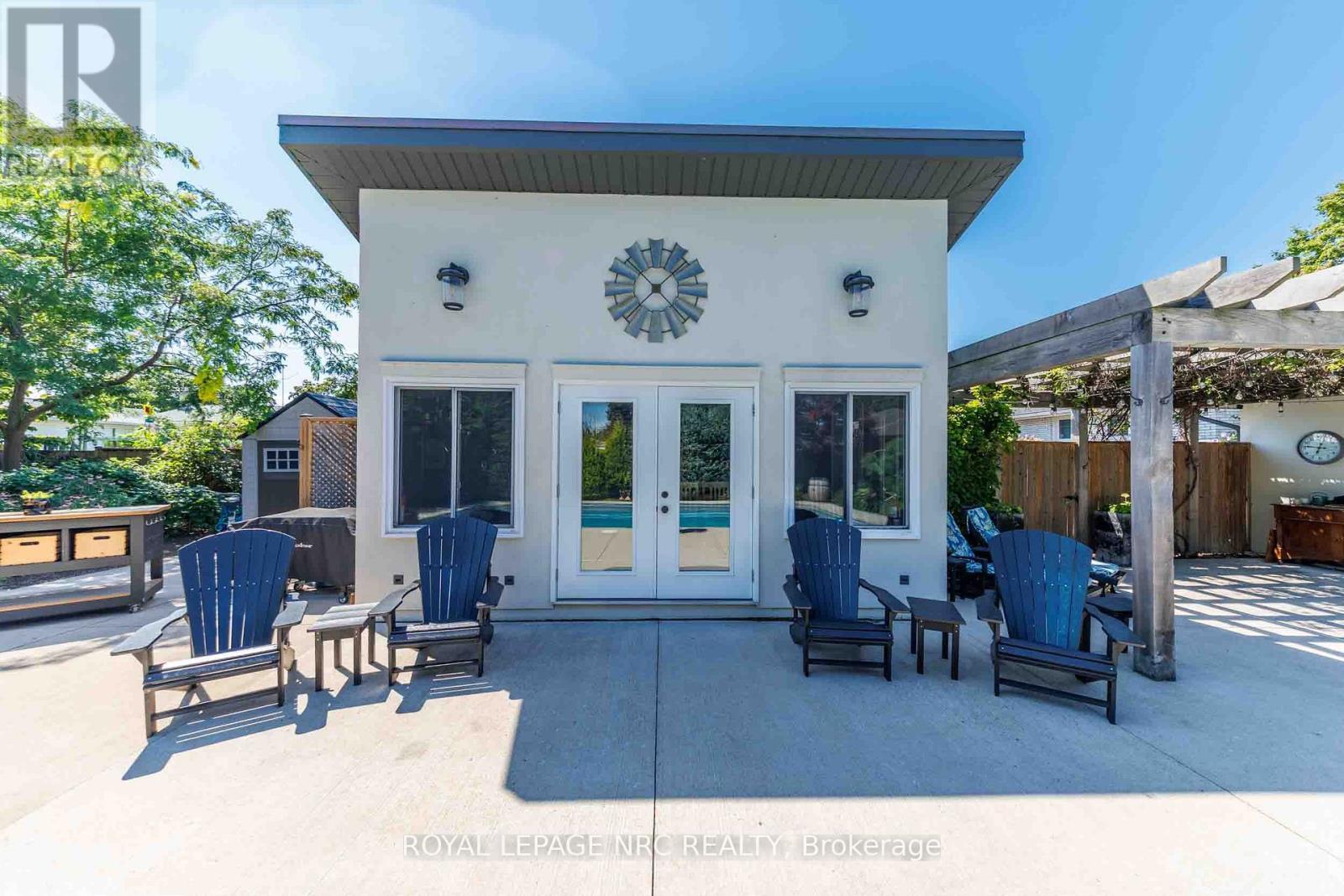 












6 CROYDON DRIVE

,
St. Catharines (Lakeshore),




Ontario
L2M1J2

