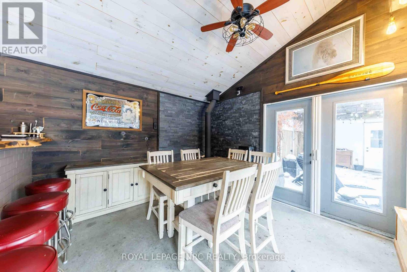 












6 CROYDON DRIVE

,
St. Catharines (Lakeshore),




Ontario
L2M1J2

