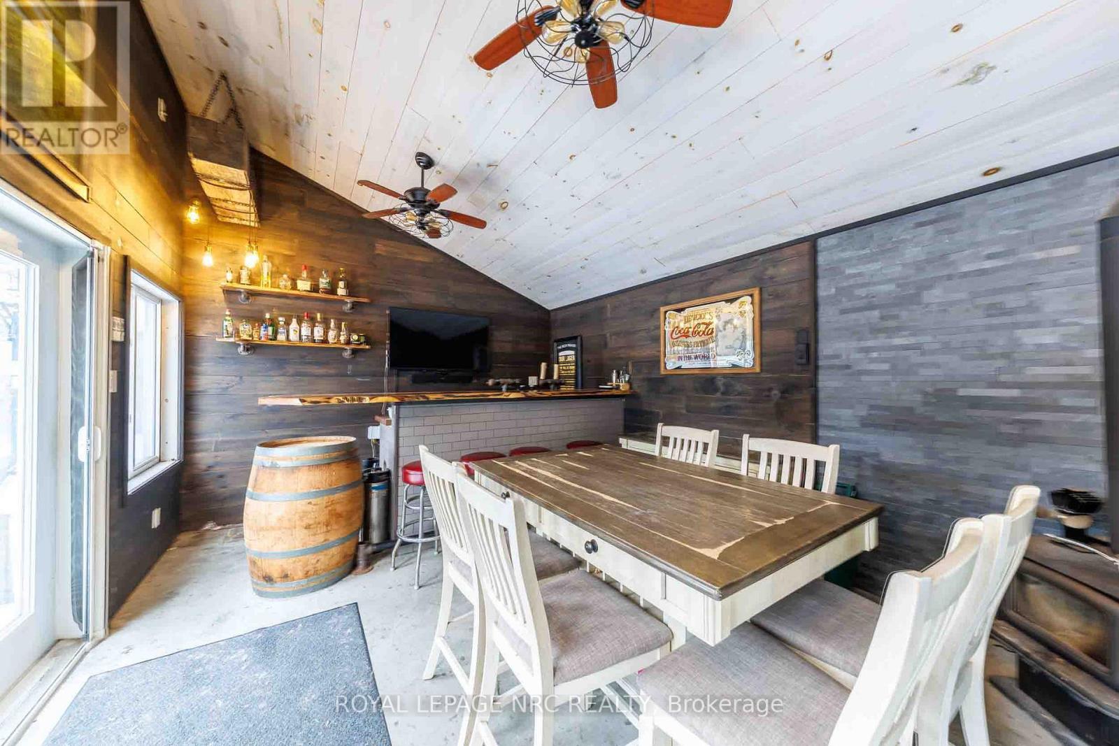 












6 CROYDON DRIVE

,
St. Catharines (Lakeshore),




Ontario
L2M1J2

