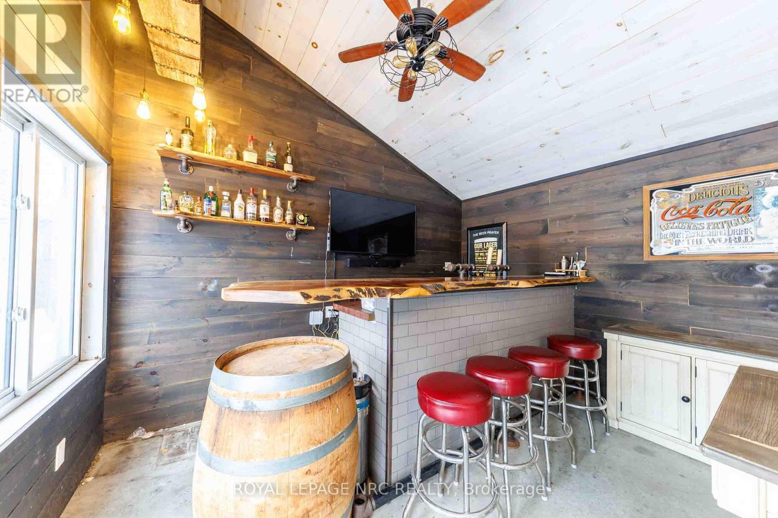 












6 CROYDON DRIVE

,
St. Catharines (Lakeshore),




Ontario
L2M1J2

