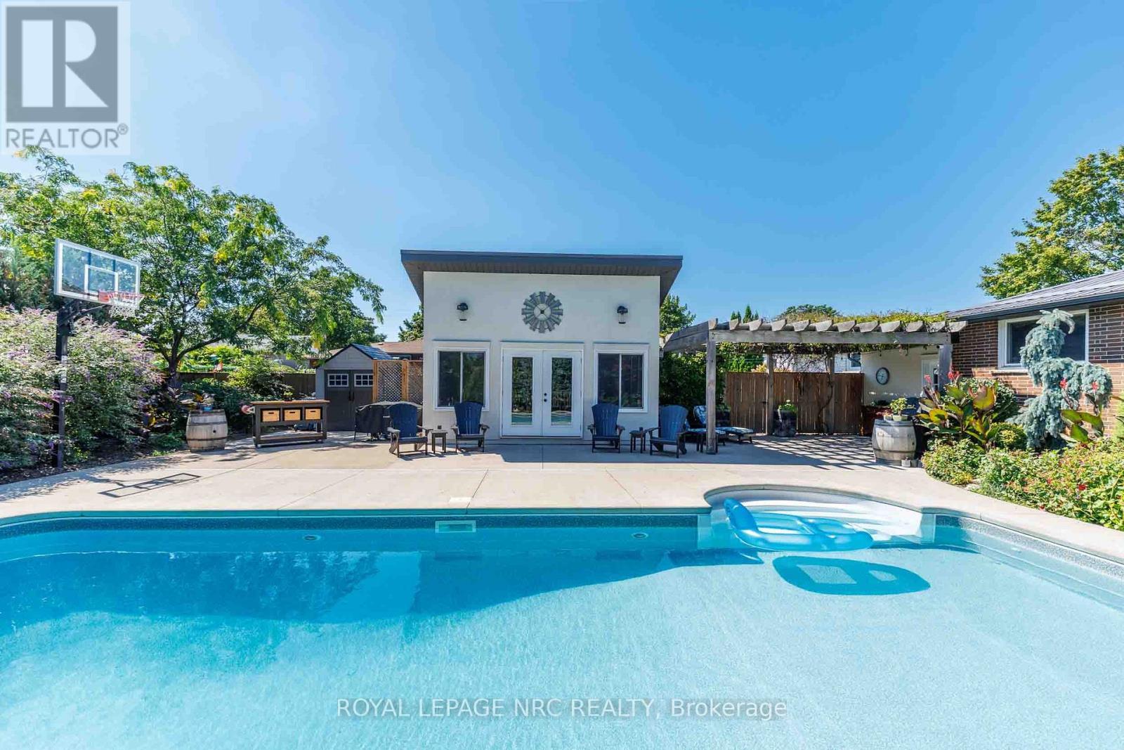 












6 CROYDON DRIVE

,
St. Catharines (Lakeshore),




Ontario
L2M1J2

