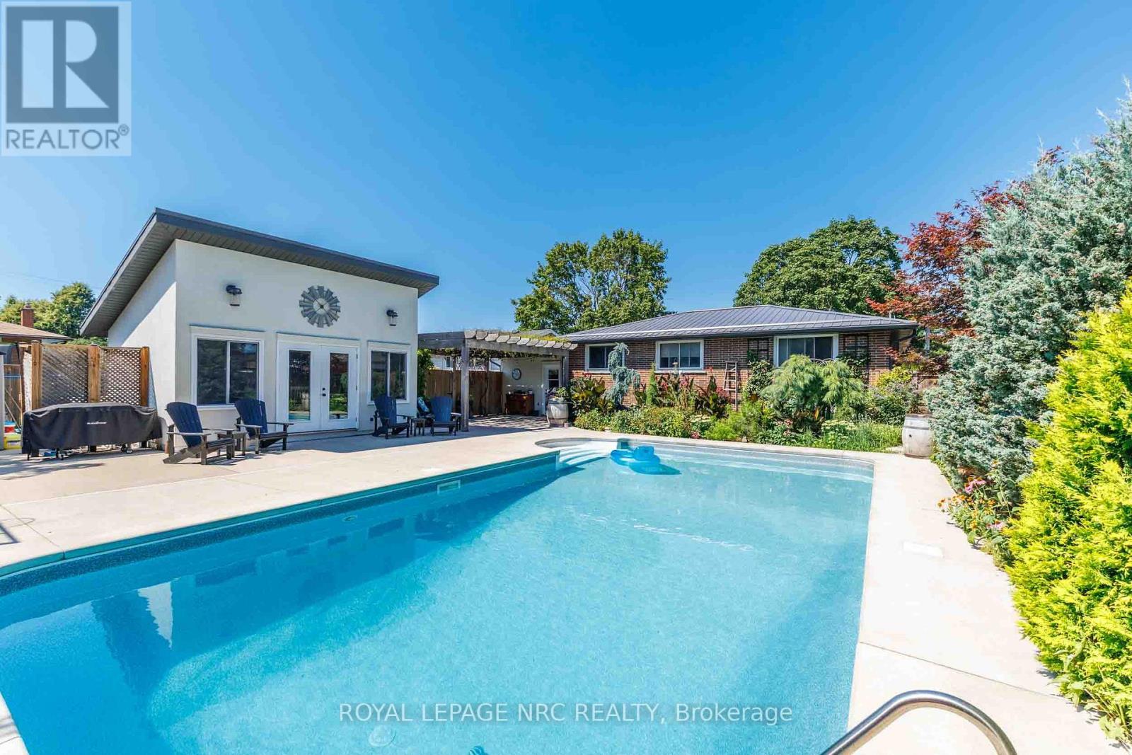 












6 CROYDON DRIVE

,
St. Catharines (Lakeshore),




Ontario
L2M1J2

