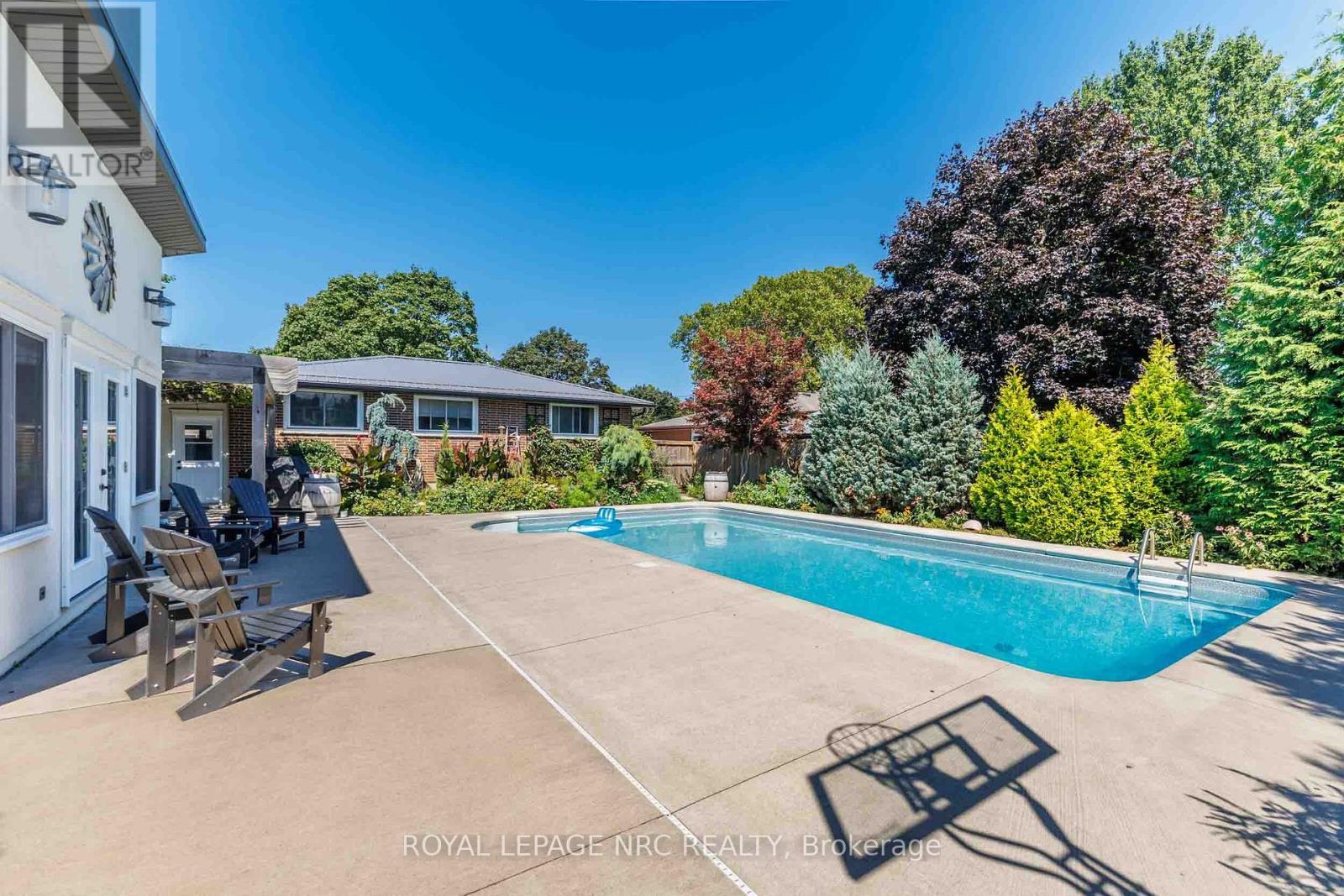 












6 CROYDON DRIVE

,
St. Catharines (Lakeshore),




Ontario
L2M1J2

