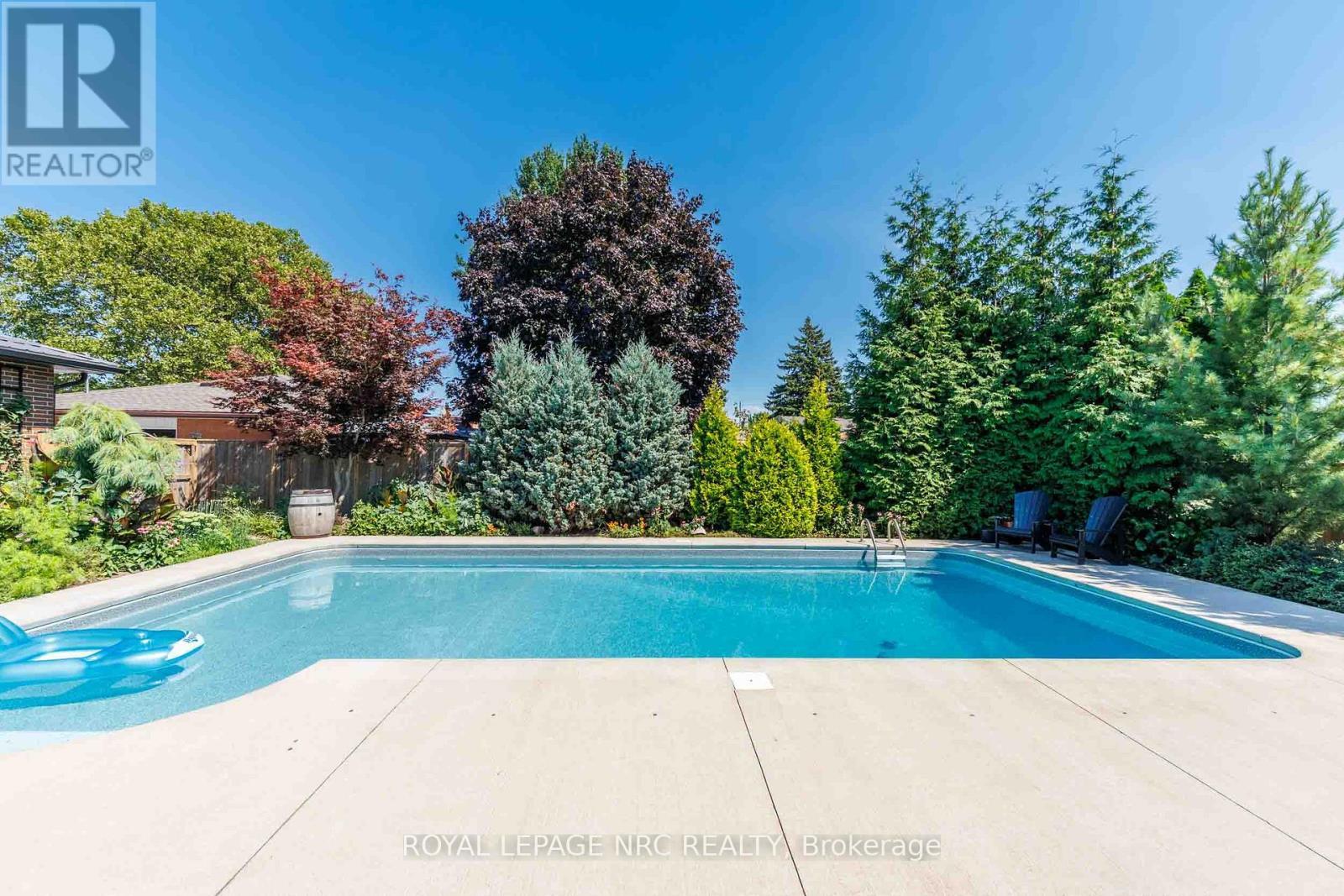 












6 CROYDON DRIVE

,
St. Catharines (Lakeshore),




Ontario
L2M1J2

