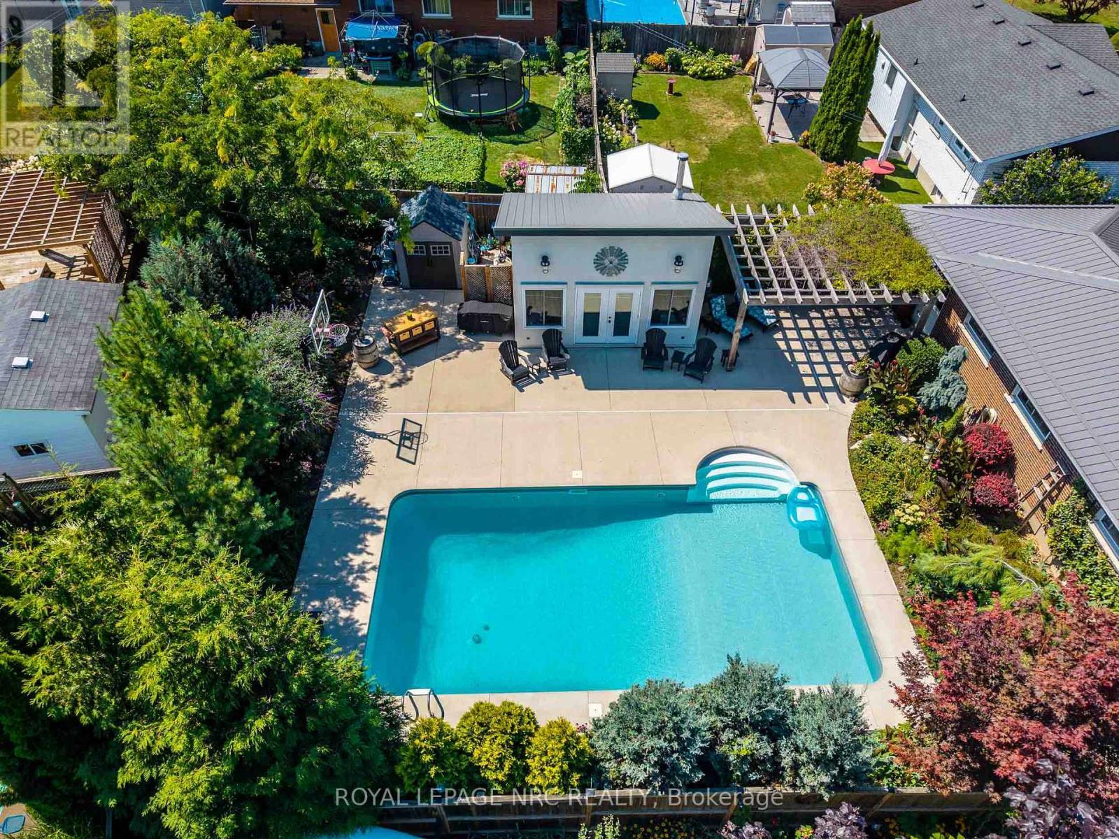 












6 CROYDON DRIVE

,
St. Catharines (Lakeshore),




Ontario
L2M1J2

