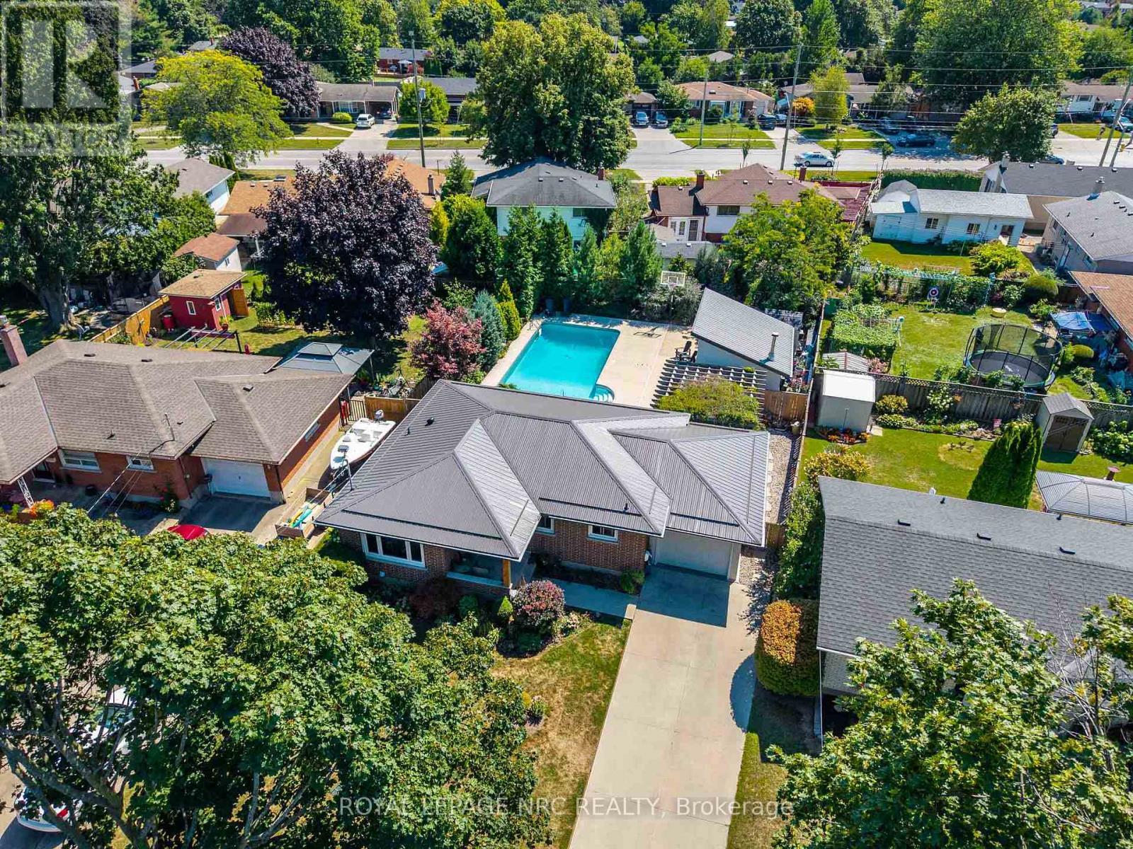 












6 CROYDON DRIVE

,
St. Catharines (Lakeshore),




Ontario
L2M1J2

