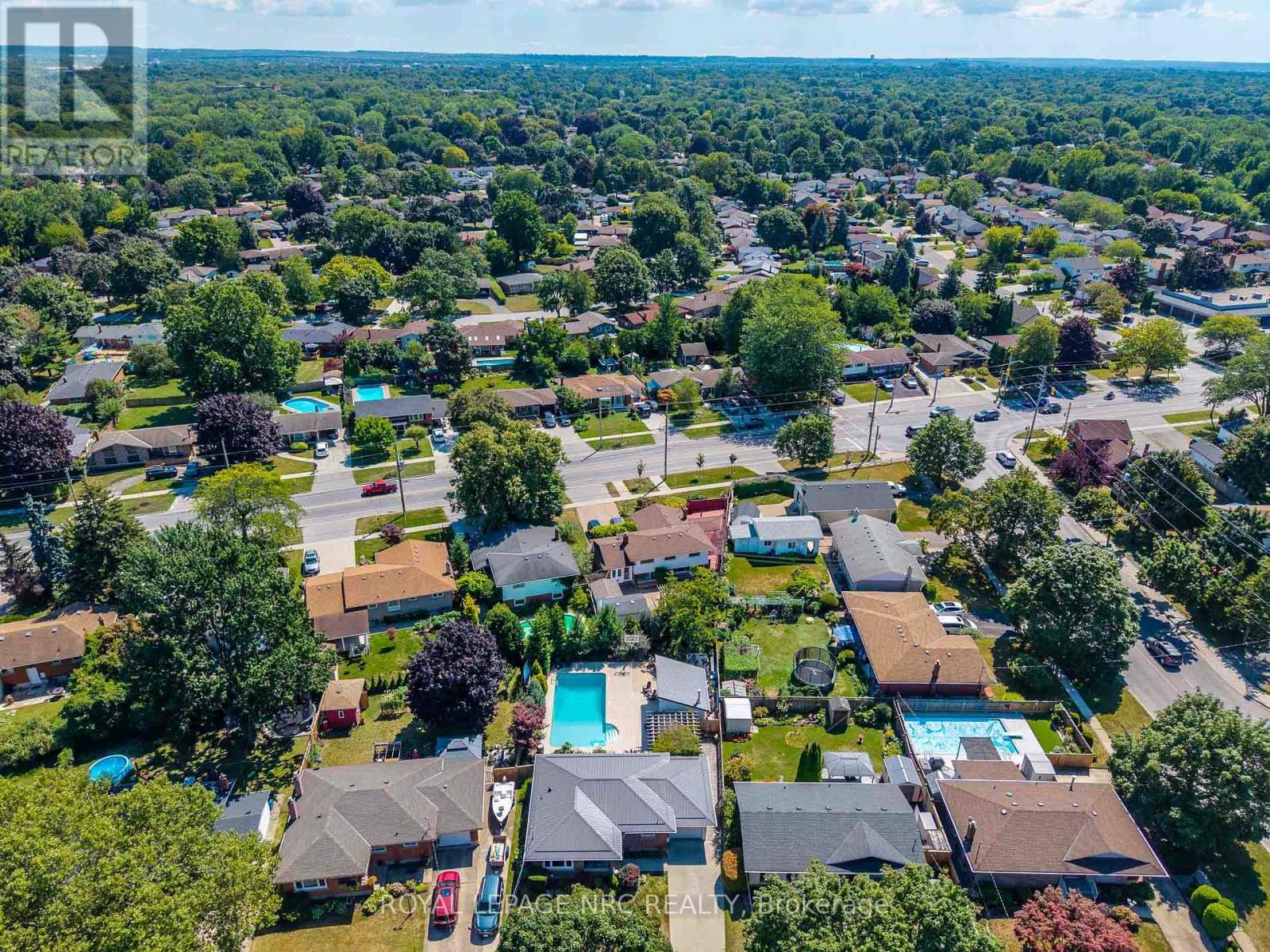 












6 CROYDON DRIVE

,
St. Catharines (Lakeshore),




Ontario
L2M1J2

