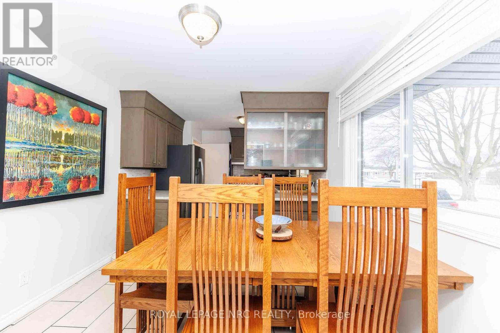 












6 CROYDON DRIVE

,
St. Catharines (Lakeshore),




Ontario
L2M1J2

