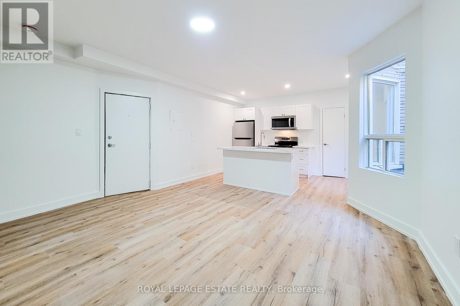 












1 - 1052 BARTON STREET E

,
Hamilton,




Ontario
L8L3E5

