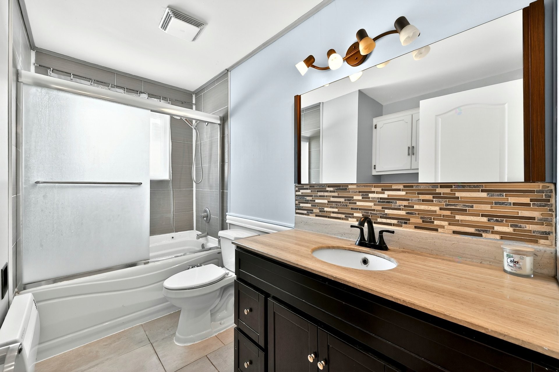 









147


Rue Leclerc

,
Sainte-Anne-des-Plaines,




QC
J5N2G7

