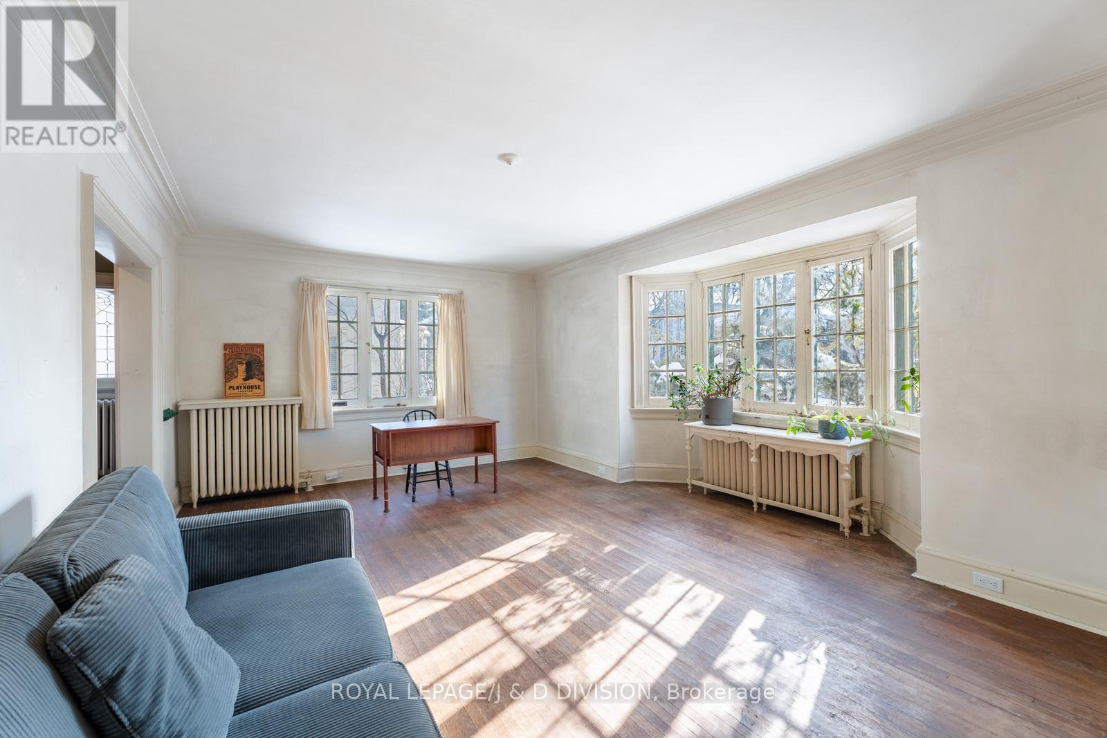 












64 HEATHDALE ROAD

,
Toronto,




Ontario
M6C1M8

