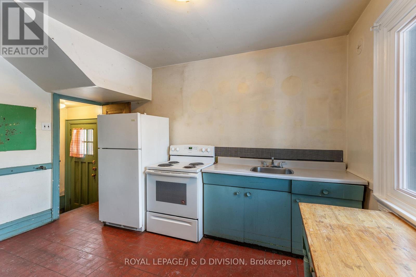 












64 HEATHDALE ROAD

,
Toronto,




Ontario
M6C1M8

