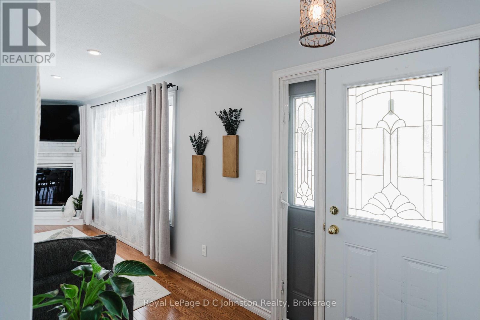 












33 ALICE STREET

,
South Bruce Peninsula,




Ontario
N0H1A0

