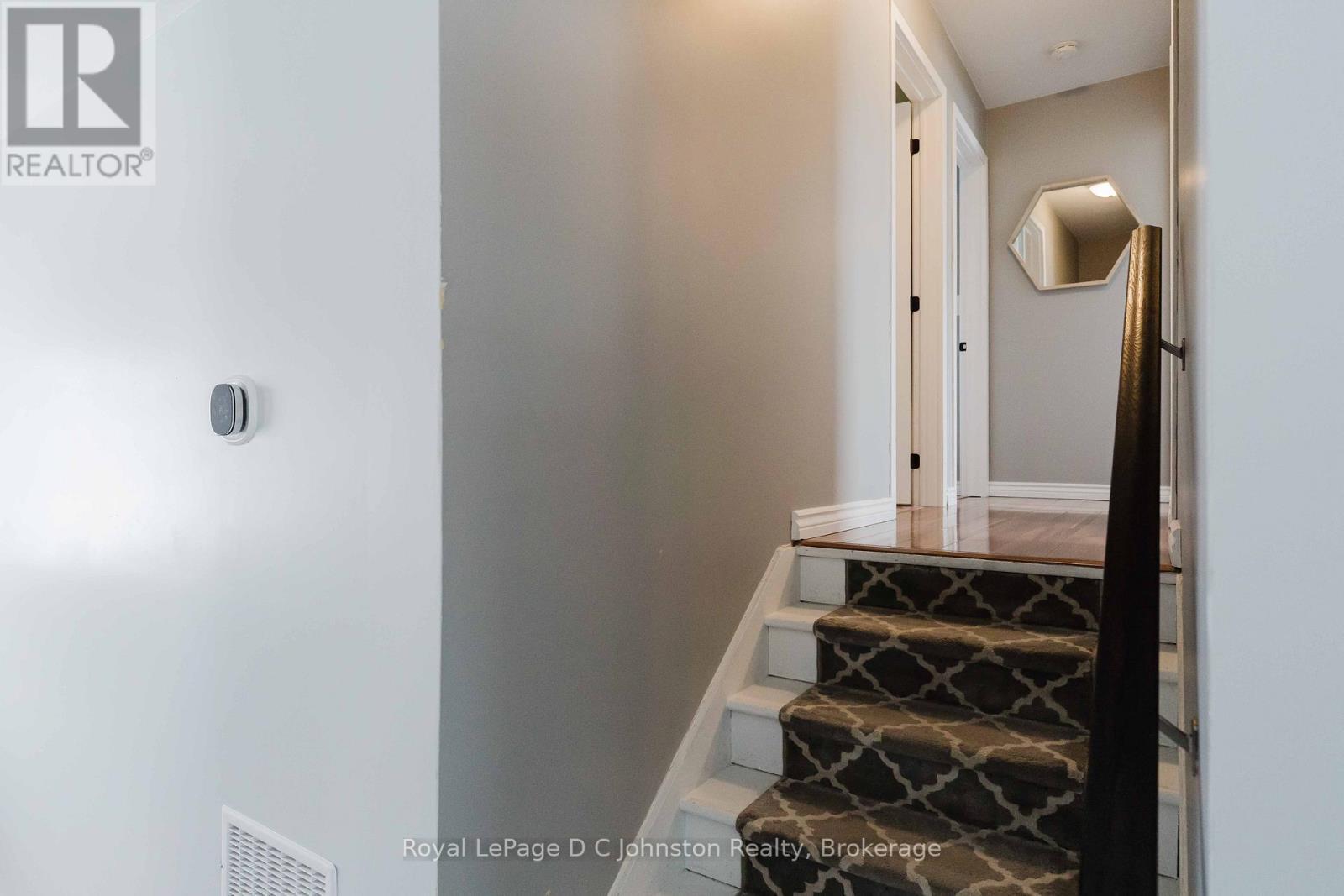 












33 ALICE STREET

,
South Bruce Peninsula,




Ontario
N0H1A0

