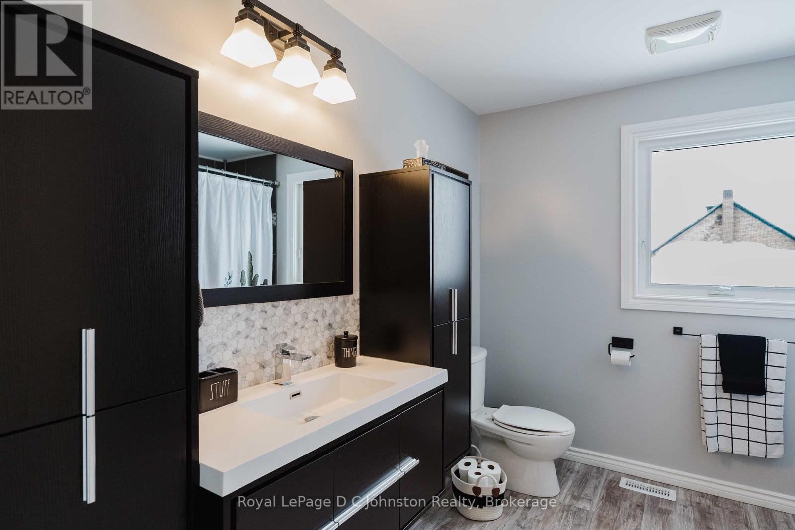 












33 ALICE STREET

,
South Bruce Peninsula,




Ontario
N0H1A0

