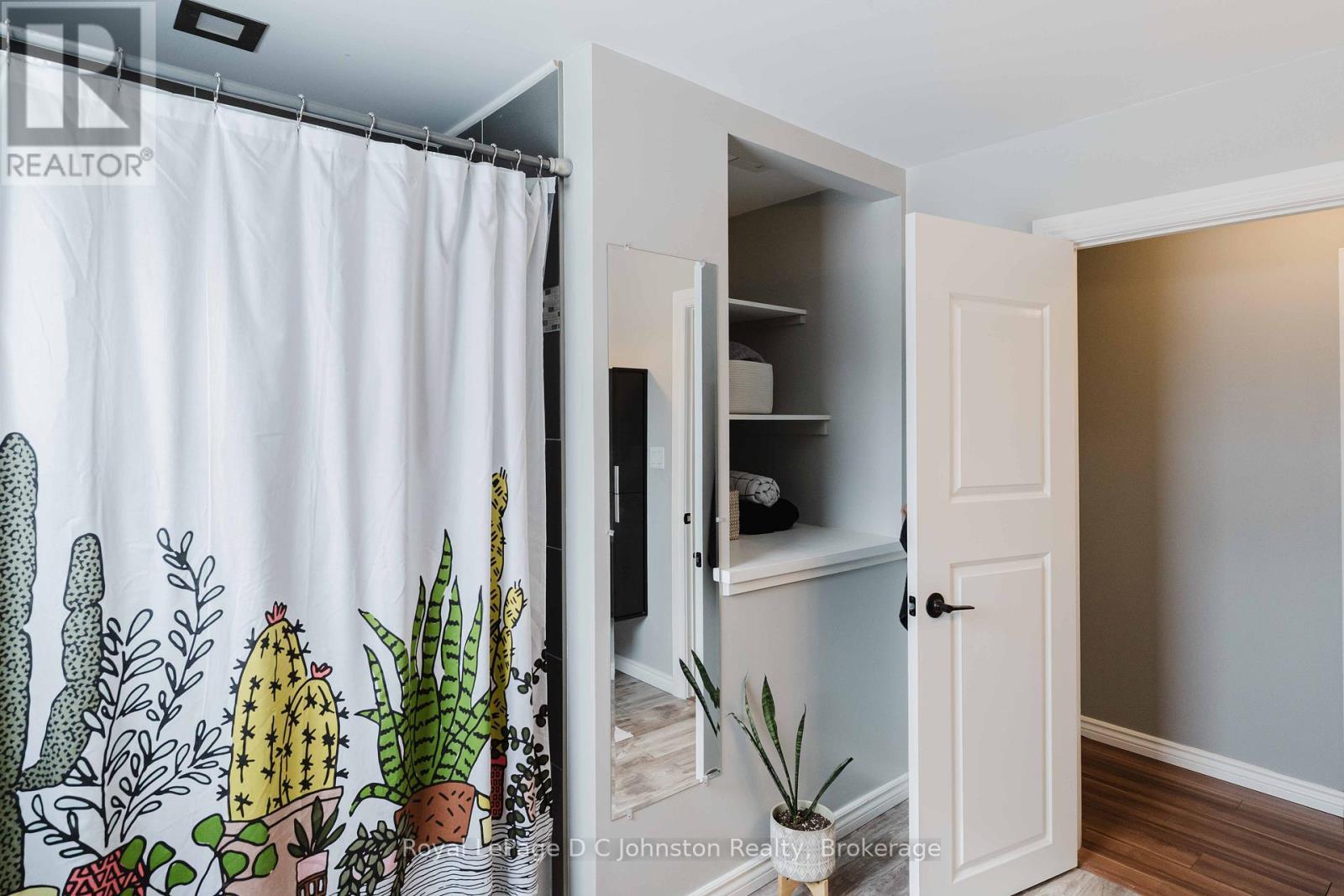 












33 ALICE STREET

,
South Bruce Peninsula,




Ontario
N0H1A0

