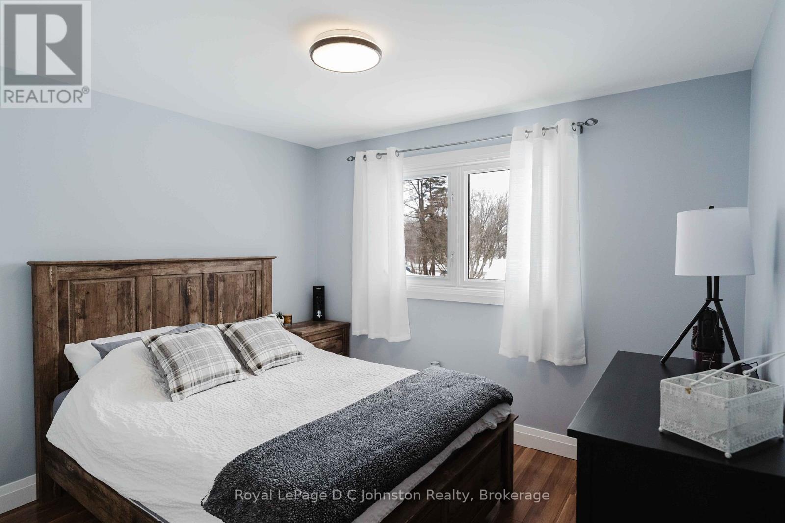 












33 ALICE STREET

,
South Bruce Peninsula,




Ontario
N0H1A0

