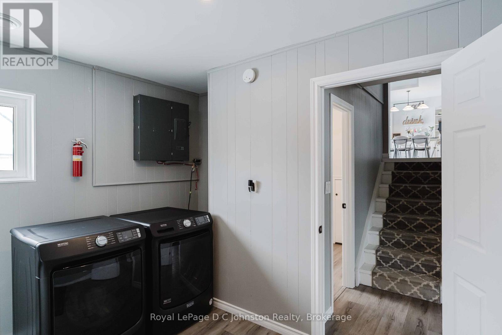 












33 ALICE STREET

,
South Bruce Peninsula,




Ontario
N0H1A0

