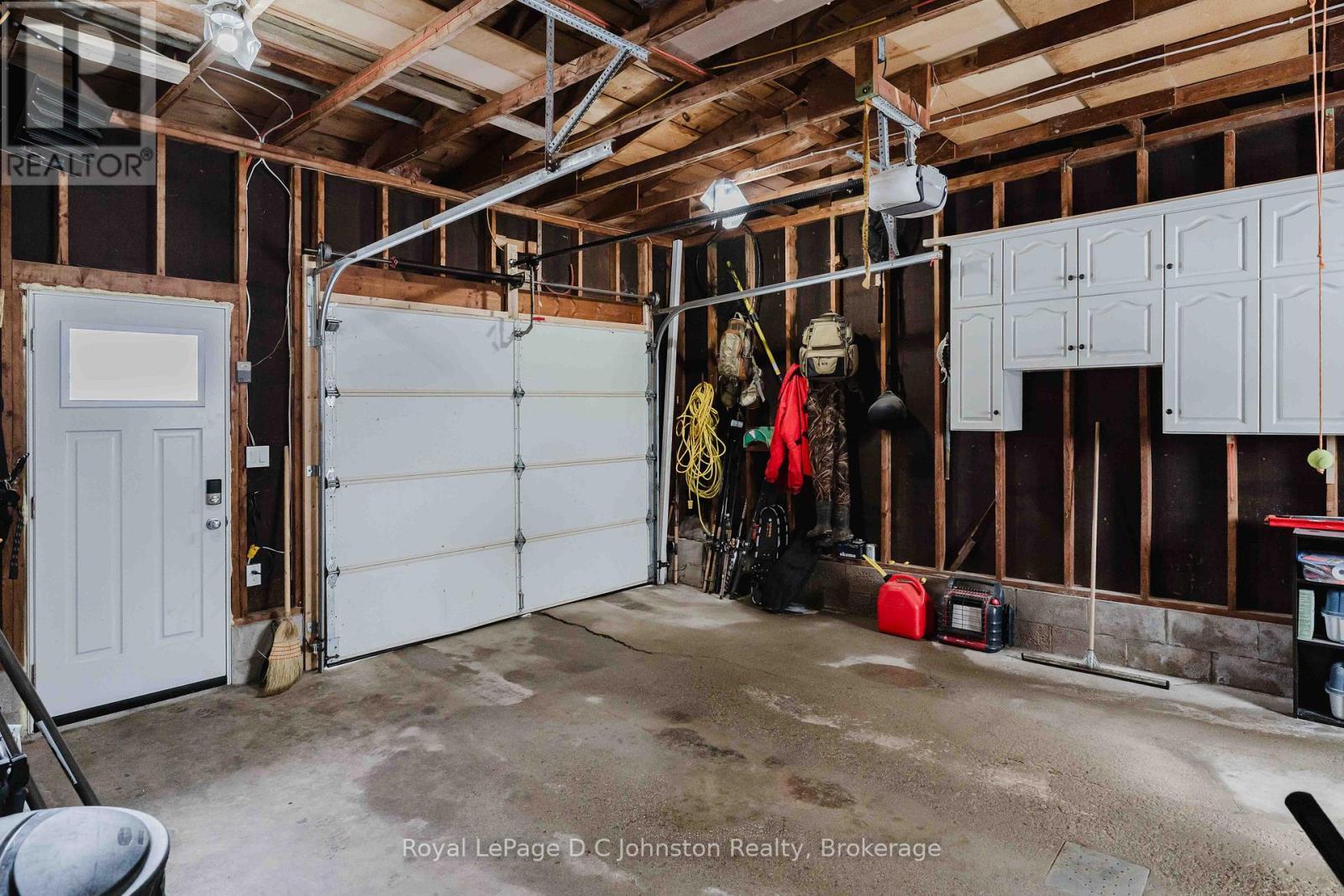 












33 ALICE STREET

,
South Bruce Peninsula,




Ontario
N0H1A0

