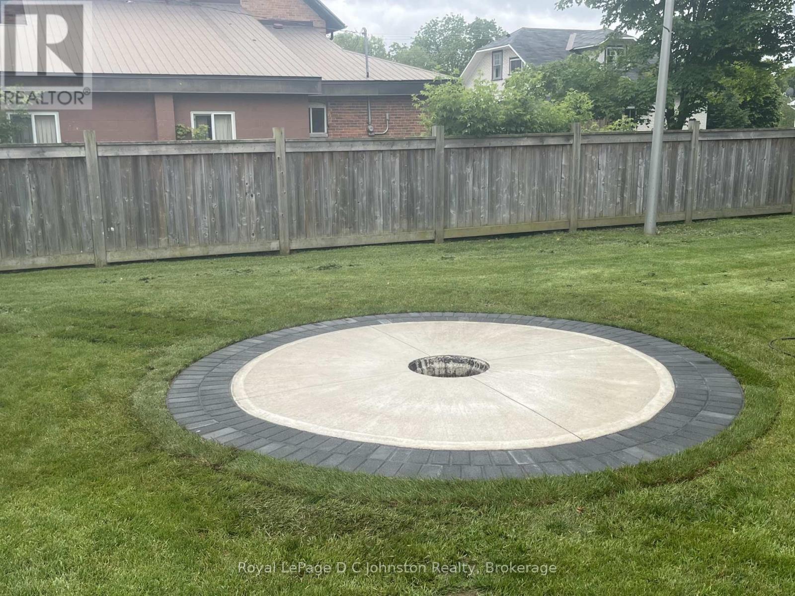 












33 ALICE STREET

,
South Bruce Peninsula,




Ontario
N0H1A0

