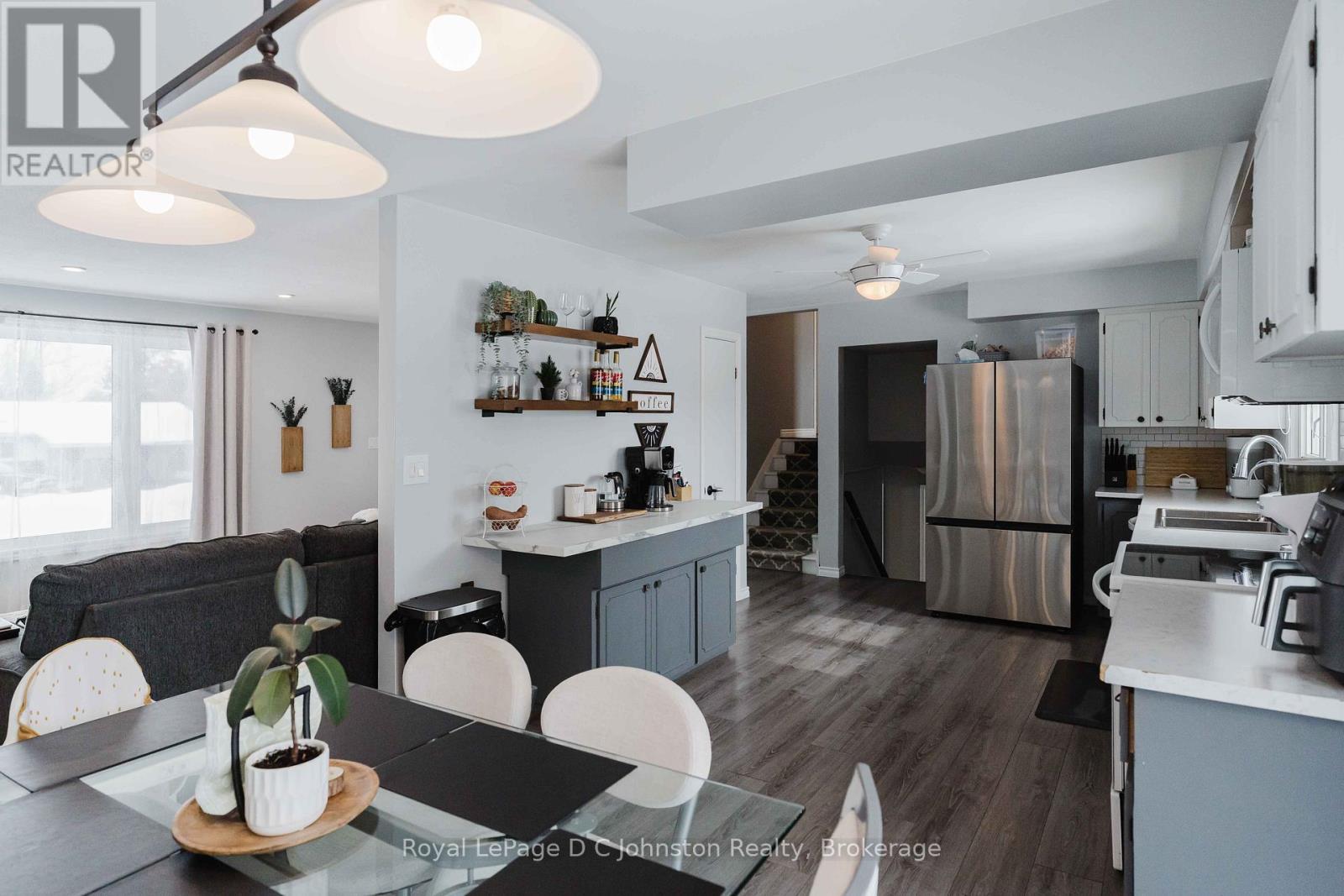 












33 ALICE STREET

,
South Bruce Peninsula,




Ontario
N0H1A0

