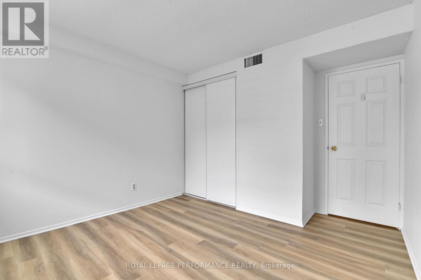 












1701 - 470 LAURIER AVENUE W

,
Ottawa,




Ontario
K1R7W9

