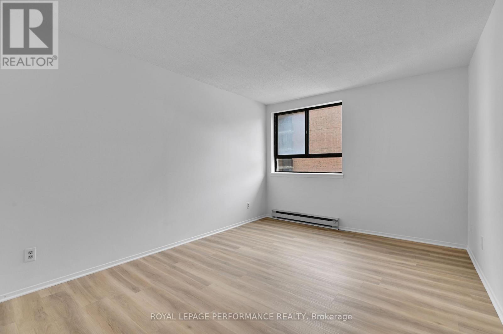 












1701 - 470 LAURIER AVENUE W

,
Ottawa,




Ontario
K1R7W9

