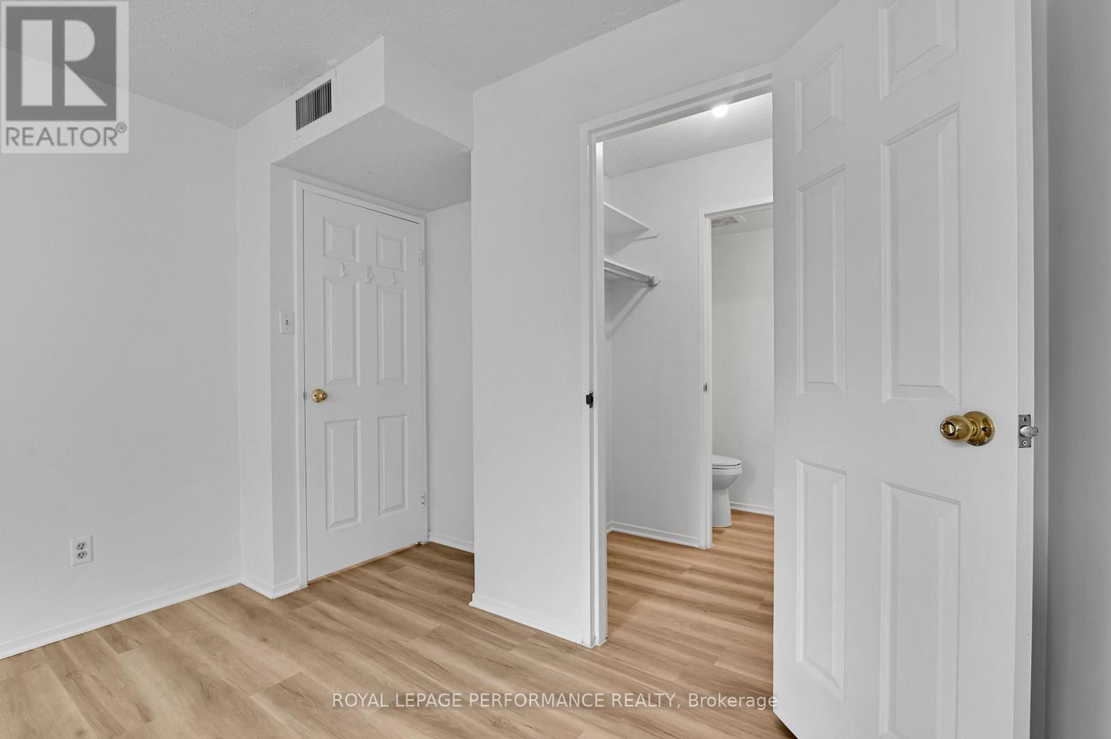 












1701 - 470 LAURIER AVENUE W

,
Ottawa,




Ontario
K1R7W9

