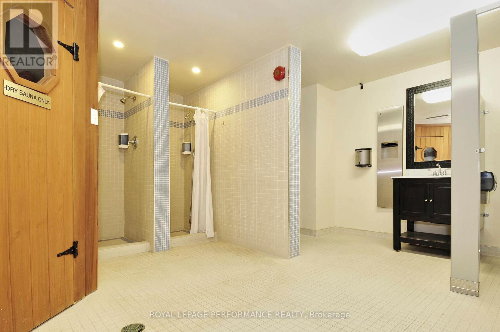 












1701 - 470 LAURIER AVENUE W

,
Ottawa,




Ontario
K1R7W9

