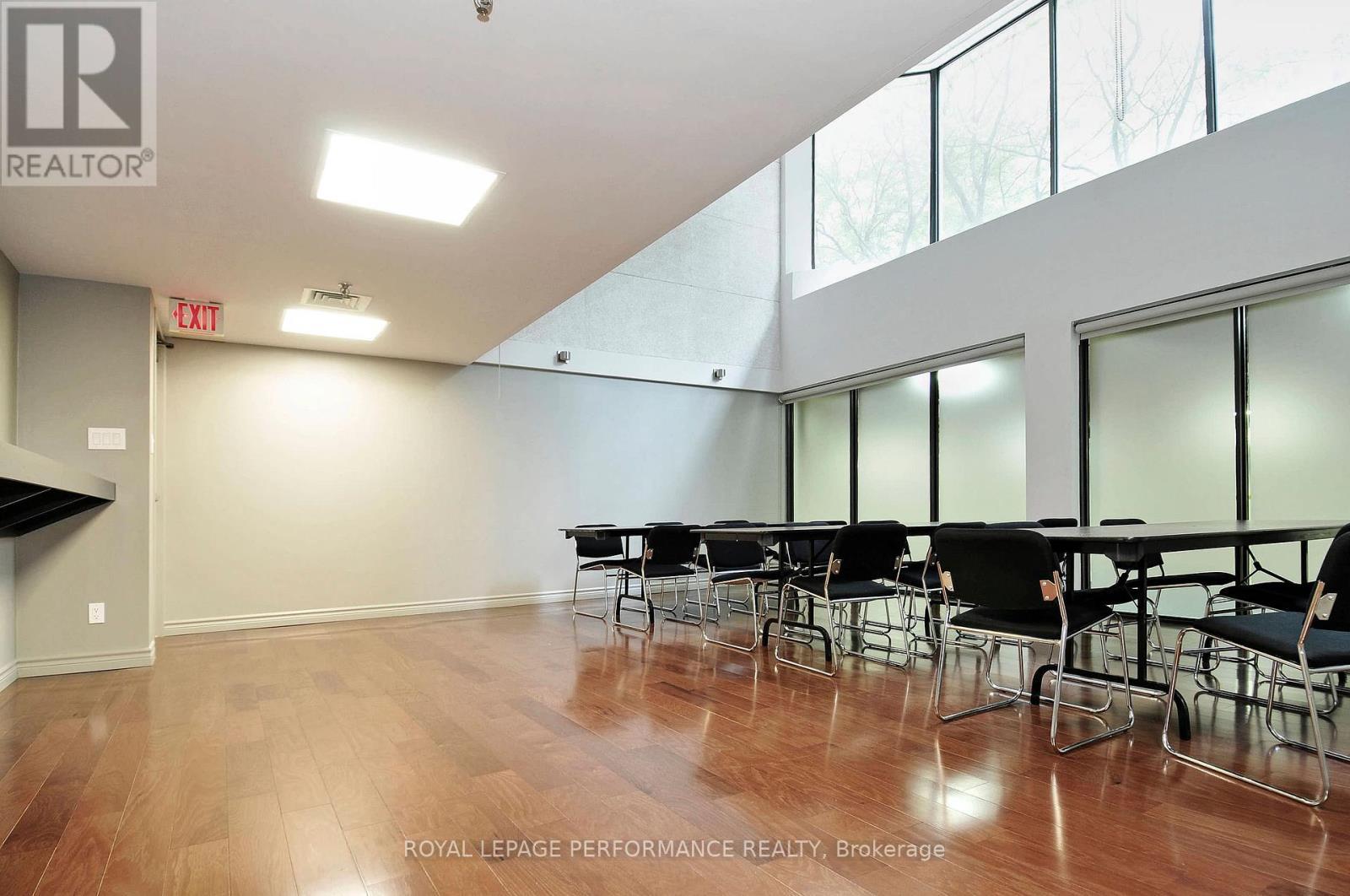 












1701 - 470 LAURIER AVENUE W

,
Ottawa,




Ontario
K1R7W9

